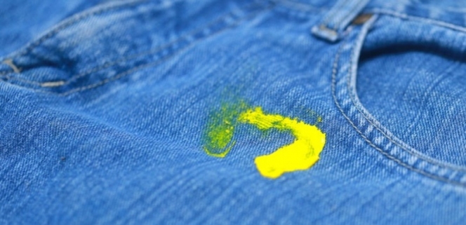 Як відіпрати джинси від фарби